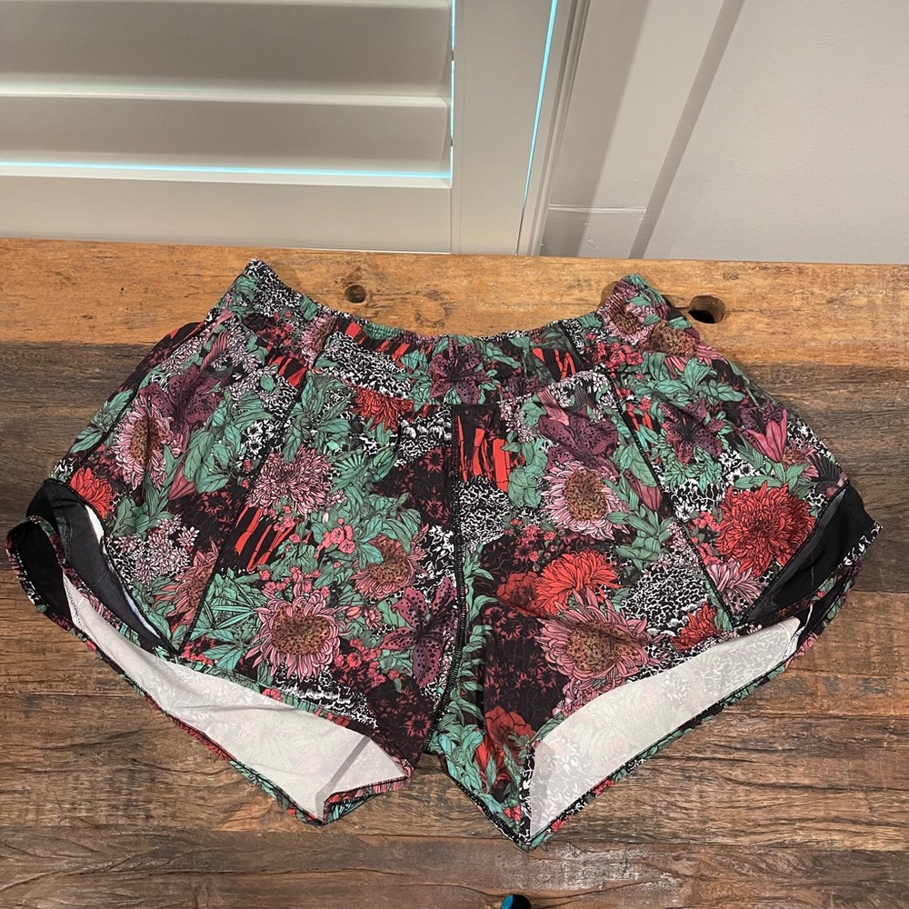lululemon Hotty Hot *4”